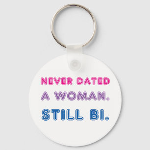 Chaveiro Bi Pride - Nunca Deu Uma Mulher. Ainda muito.