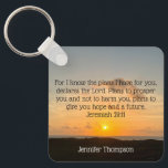 Chaveiro Bíblia Inspiracional Verse Jeremiah 29:11<br><div class="desc">Pois sei os planos que tenho para você, declara o Senhor. Planeia protelar-vos e não prejudicá-los, planeia dar-vos esperança e futuro. Jeremiah 29:11 verso bíblia num belo presente de fotografia do nascer do sol do oceano com o seu nome personalizado. Esta chaveiro de citação inspiradora personalizada apresenta uma citação bíblica...</div>