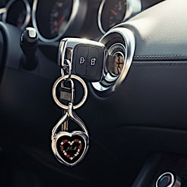 Chaveiro Black metal keychain with a pink and red heart