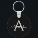 Chaveiro Black Silver Modern Script Girly Monographic Name<br><div class="desc">Chaveiros com nomes de Monograma Simples de Script Preto e Prateado (Cadeia-Chave). Isto faz o doce e perfeito aniversário de 16 anos,  casamento,  chá de panela,  aniversário,  chá de fraldas ou festa de solteira presente para alguém que ama luxo de luxo e estilos quíticos.</div>