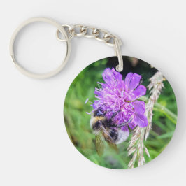 Chaveiro Blütenglück am Schlüsselbund – Hummel auf Skabiose