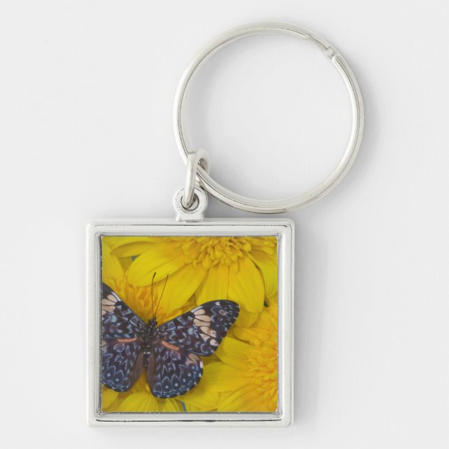 Chaveiro Borboleta em uma Flor Amarela (Frente)