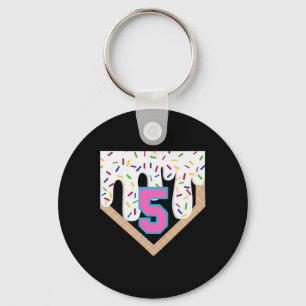 Chaveiro Bysebyll Drip 5º Aniversário Home Plate Meninos Ju