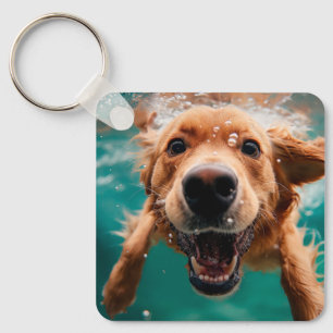 Chaveiro Cachorro Golden Retriever Feliz Nadando Embaixo d'