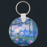 Chaveiro Cadeia-chave dos lírios Monet<br><div class="desc">Monet Water Lily cadeia chave. Pintura a óleo na canvas desde 1916. Monet pintou obsessivamente seu famoso lago de lírio-d'água durante os últimos anos de sua carreira, inspirando-se na luz do sol e seu efeito modificador na água e nas flores e folhagem aquáticas. Esta pintura apresenta um uso vibrante de...</div>