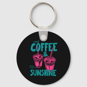 Chaveiro café com gelo e vibrações de verão ensolarado