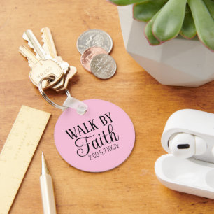 Chaveiro Caminhada por Faith Christian Living Soft Pink Sim