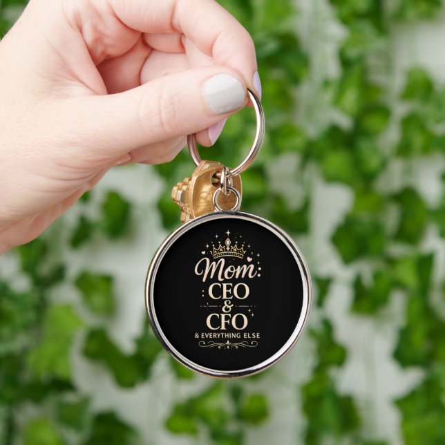 Chaveiro Camiseta Mãe CEO & CFO – Presente Divertido do Dia (Mão)