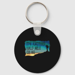 Chaveiro Camiseta Vintage Hiking É Mais Ou Menos Mais Meio 
