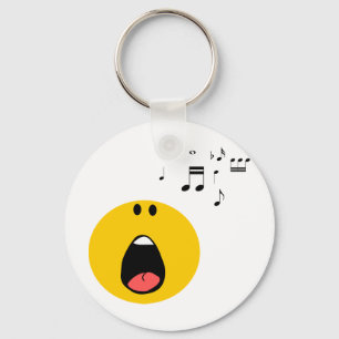 Chaveiro cantando seu pouco coração para fora