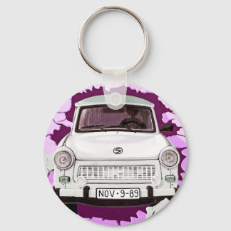 Chaveiro Carro Trabant e Muro de Berlim Rosa/Lilac