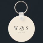 Chaveiro Casais de casamento iniciais de creme natural eleg<br><div class="desc">Casal inicial de natas naturais Elegante</div>