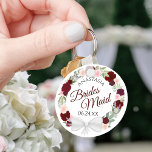 Chaveiro Casamento de Bridesmaid Elegant Red Floral Wreath<br><div class="desc">Estas chaveiros são desenhadas para oferecer como favores às damas de honra na sua festa de casamento. Eles apresentam um design de cor d'água pintado com uma mão rústica com uma coroa de rosas e flores em tons de vermelho, burgundy e rosa-pincelado. O texto é escrito em letras elegantes, e...</div>