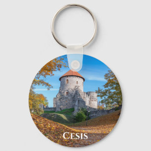 Chaveiro Castelo medieval cercado por floresta