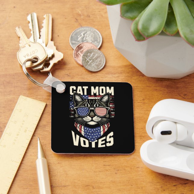 Chaveiro Cat Mamãe Vota Legenda Americana (Mesa)