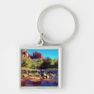 Chaveiro Cathedral Rock refletida em Oak Creek