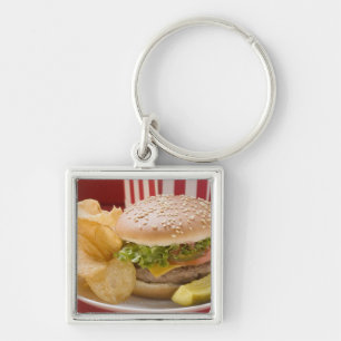 Chaveiro Cheeseburger com batatas fritas de batata e pepino