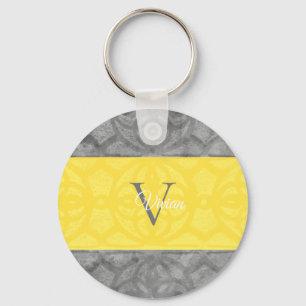 Chaveiro Cinzas e Monograma Amarelo iluminante