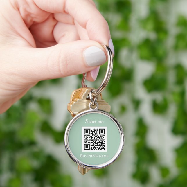 Chaveiro Código QR Logotipo comercial Verde Sage (Mão)