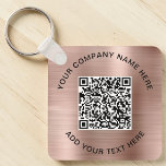 Chaveiro Código QR Promocional Rosa Dourado<br><div class="desc">Chaveiro promocional simples e elegante para o seu negócio ou organização com um fundo metálico rosa dourado falso刷. Insira a URL do seu site para criar um código QR escaneável e adicione duas linhas de texto personalizado, como o nome da sua empresa, slogan, agradecimento, ou deixe em branco.</div>