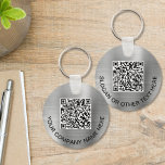 Chaveiro Códigos QR Promocionais Prata Personalizados 2<br><div class="desc">Pulseira promocional moderna e simples para o seu negócio ou organização com um fundo metálico falso prateado fosco. Insira um endereço de site em cada lado para criar 2 códigos QR escanáveis e adicione duas linhas de texto personalizado,  como o nome da sua empresa,  slogan,  agradecimento,  etc.</div>