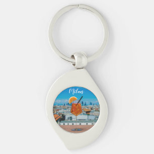 Chaveiro Coquetel Spritz numa mesa com vista a Milão