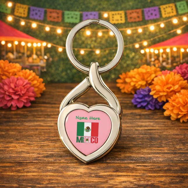 Chaveiro Coração da Bandeira Personalizada do México (Personalized heart shaped keychain with pink background and Mexican Flag and MEXICO with name above.)