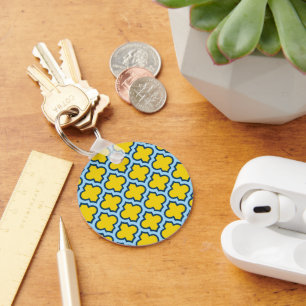 Chaveiro Corante amarelo e azul-bebê, latido, quatrefoil