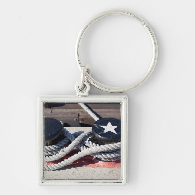 Chaveiro Corda amarrada a dois postes de amarração (Frente)