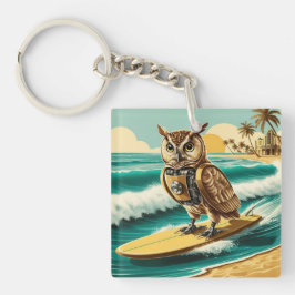 Chaveiro Coruja-robô venenosa surfando na praia