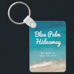 Chaveiro Costume de Retro de Aluguel Personalizado<br><div class="desc">Crie um chaveiro de encomendas de baixa quantidade, personalizado, para a sua propriedade alugada de férias na praia, com um surf de areia azul-turquesa profundo e uma tipografia moderna e retrô que você pode usar para fazer check-in de convidados na sua casa alugada costeira, condomínio, quarto, apartamento ou dar como...</div>