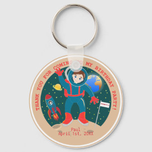 Chaveiro Criança astronauta na festa de aniversário da lua