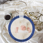 Chaveiro Crie sua própria foto personalizada de bebê recém-<br><div class="desc">Crie sua própria foto personalizada de bebê recém-nascido adorável Crie seus próprios itens personalizados de fotos personalizadas de bebê recém-nascido adorável e personalizado. Adicione seus bebês favoritos ou fotos de animais de estimação,  nome e data para um presente ou ocasião especial. Clique no botão "PERSONALIZAR TI".</div>