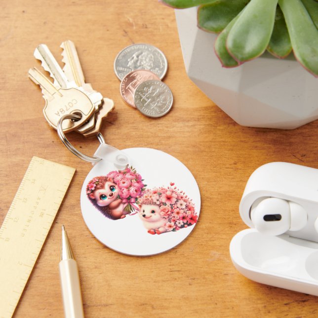 Chaveiro  Cute Romantic Floral Hedgehog Duo Illustration (Mesa)