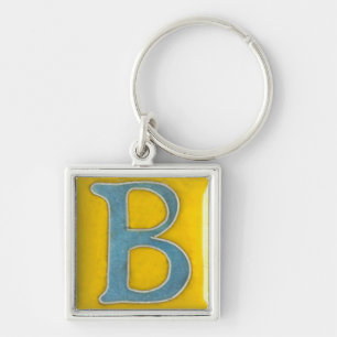 chaveiro de B, luz - azul e amarelo iniciais