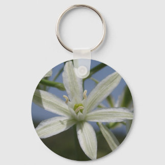 chaveiro de flor branca