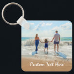Chaveiro de Texto Fotográfico Personalizado Oferec<br><div class="desc">Foto e texto personalizados - Design único - Família personalizada/amigos ou presente pessoal - Adicione seu texto e foto - Redimensionar e mover elementos com a ferramenta Personalização! Escolha fonte / tamanho / cor! Boa Sorte - Seja Feliz :)</div>