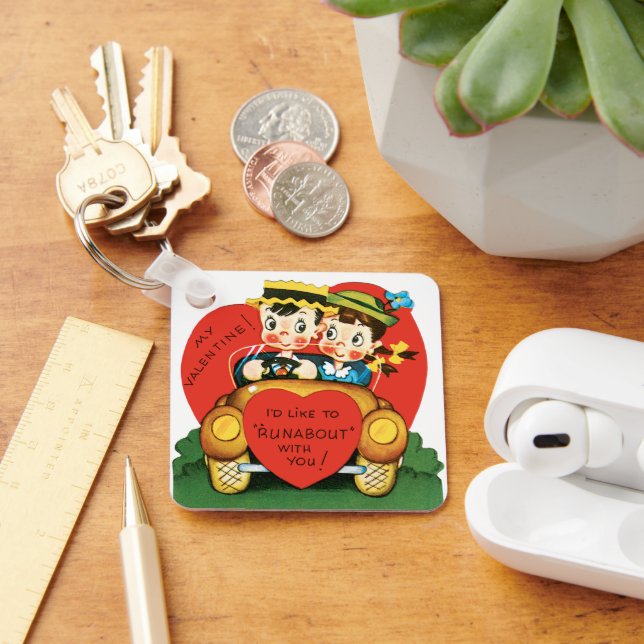 Chaveiro Dia de os namorados, Garota Bonita e Garota no Car (Mesa)