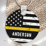 Chaveiro Dispatcher Personalizado com Sinalizador de Linha<br><div class="desc">Chaveiro de Sinalizador de Linha Dourada fina - design de bandeira americana em cores de Sinalizador de Dispatcher, design angustiado. Perfeito para todos os 911 despachantes, policiais e bombeiros. Personalizar com o nome do expedidor. Esta fina chaveiro de linha de ouro é perfeita para favoritos para festas de aposentadoria de...</div>