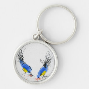 Chaveiro Dois titmouses pequenos que pecking a grão.