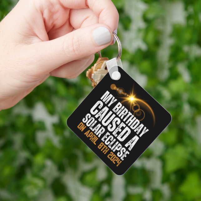 Chaveiro eclipse solar total, data de aniversário divertida (Mão)