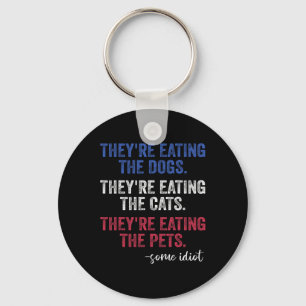 Chaveiro Eles estão comendo os cachorros os gatos os animai