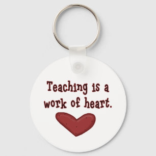 Chaveiro Ensino é uma obra de camisas e presentes cardíacos