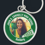 Chaveiro Espírito do Segundo grau de Fotografias do Cheerle<br><div class="desc">Este presente de fotos personalizadas de cheerleader personalizado legal apresenta uma tipografia branca do seu time e nome do jogador em um chaveiro verde com um megafone alegre. Personalize com a fotografia do seu aluno e o ano de aula como um orgulhoso pai líder de torcida. Um presente de excelente...</div>