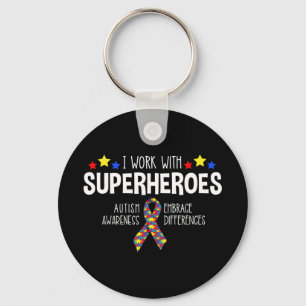 Chaveiro Eu Trabalho Com Super-Heróis — Consciência Autista