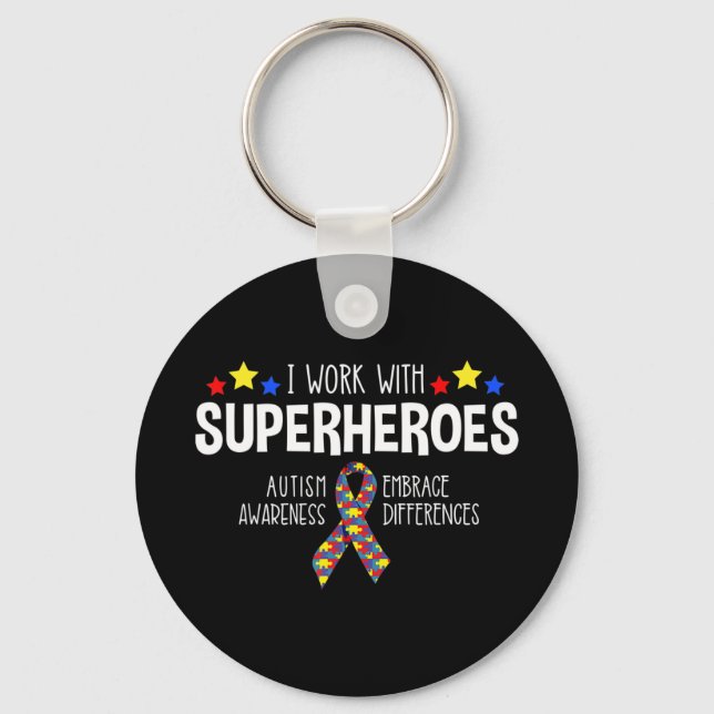 Chaveiro Eu Trabalho Com Super-Heróis — Consciência Autista (Frente)