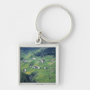 Chaveiro Europa, Itália, Alpes Dolomitas. Esta pequena ald