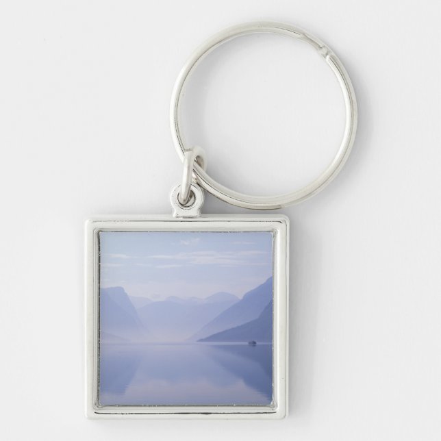 Chaveiro Europa, Noruega. Paredes verticais refletidas em (Frente)