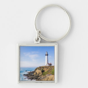 Chaveiro Farol no oceano da casa branca azul-colina