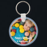 Chaveiro Feliz Aniversário Foto Simples em Estrela<br><div class="desc">Este design simples e moderno é composto por tipografia de serifa e adiciona uma foto personalizada.</div>